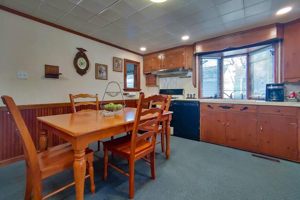 Huge Historic, W/Large Yard & Close To Beach Manistee Luaran gambar