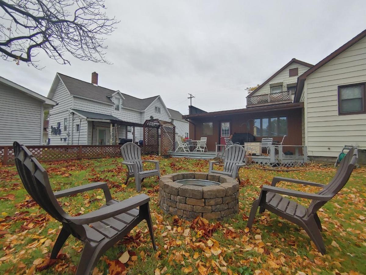 Huge Historic, W/Large Yard & Close To Beach Manistee Luaran gambar