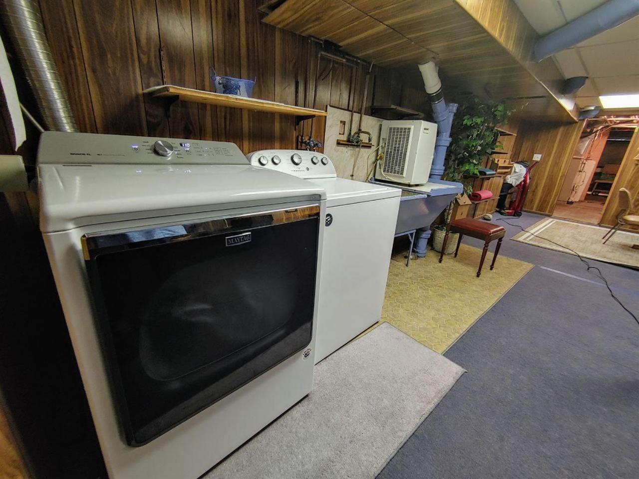 Huge Historic, W/Large Yard & Close To Beach Manistee Luaran gambar
